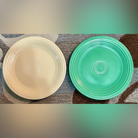 Fiestaware 2 Plates 9.5” in Retired Colors Old Ivory & Light Green (1936 - 1951) - Picture 1 of 3